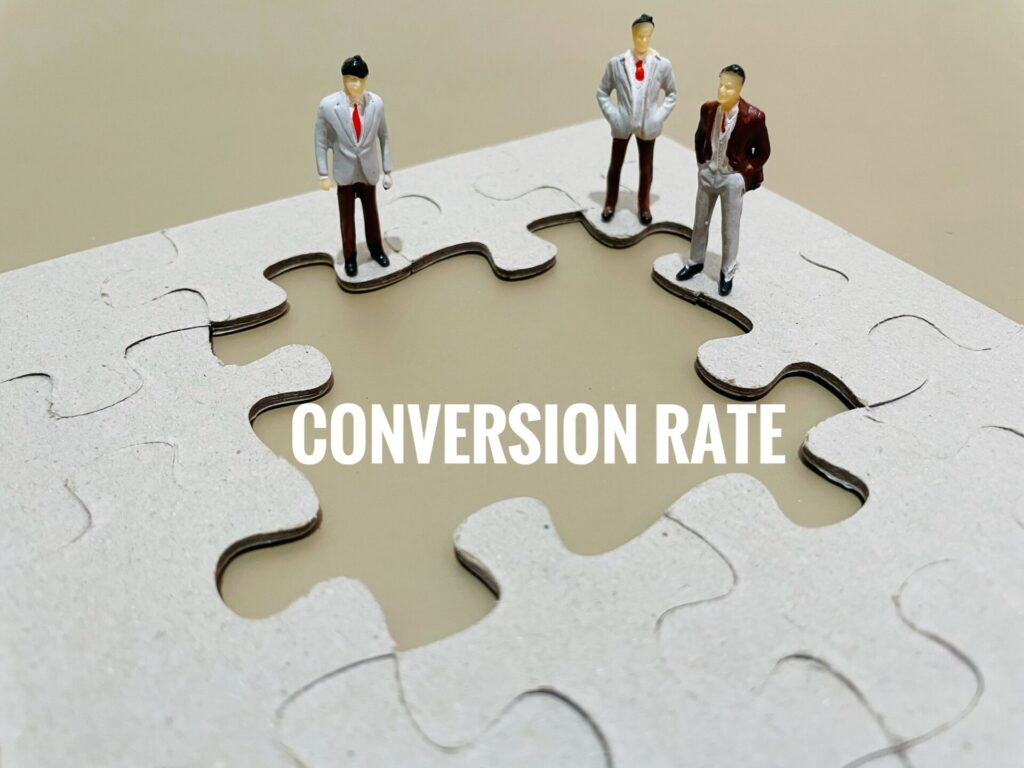 O que é CRO (Conversion Rate Optimization) e qual é o seu papel no marketing digital?