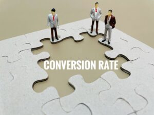 O que é CRO (Conversion Rate Optimization) e qual é o seu papel no marketing digital?